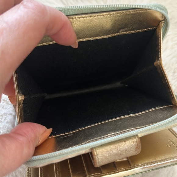 AUTHENTIC GUCCI LIGHT GREEN WALLET - Picture 6 of 8